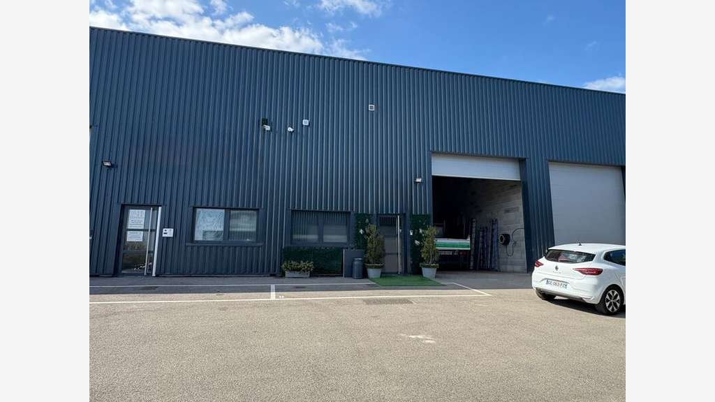 Vente cellules d'activité de 2000m² à Taluyers