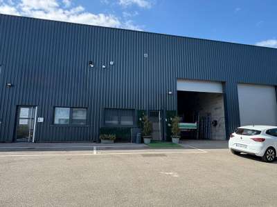 Vente cellules d'activité de 2000m² à Taluyers