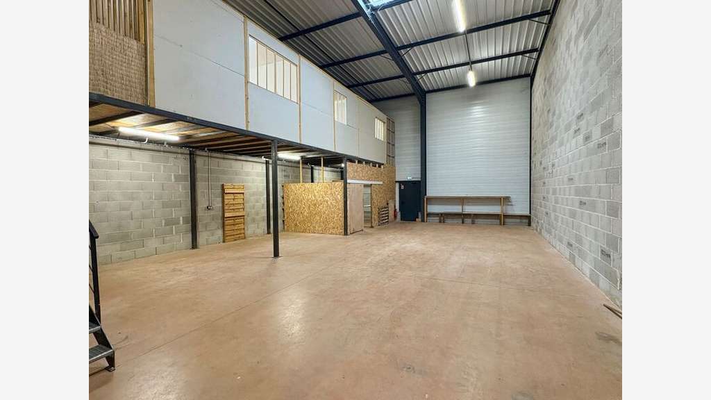 Vente cellules d'activité de 2000m² à Taluyers