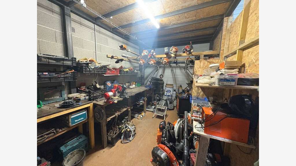 Vente cellules d'activité de 2000m² à Taluyers