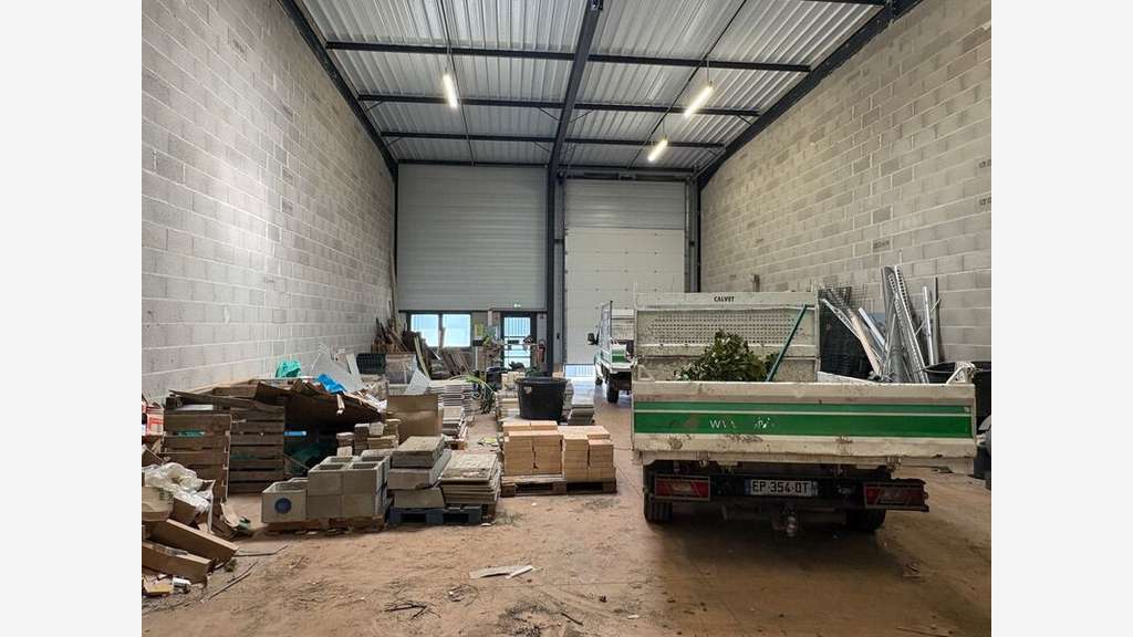 Vente cellules d'activité de 2000m² à Taluyers