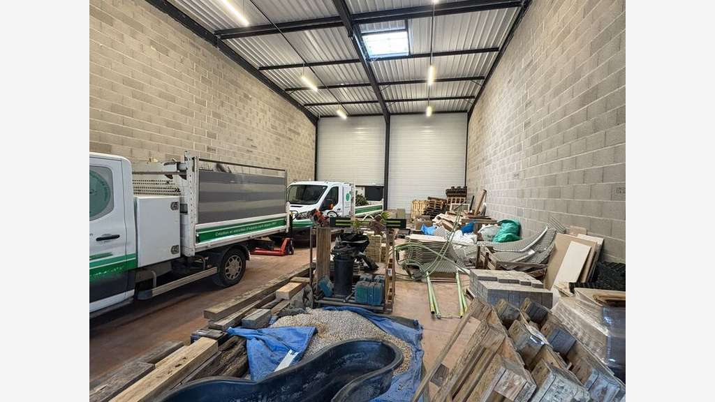 Vente cellules d'activité de 2000m² à Taluyers