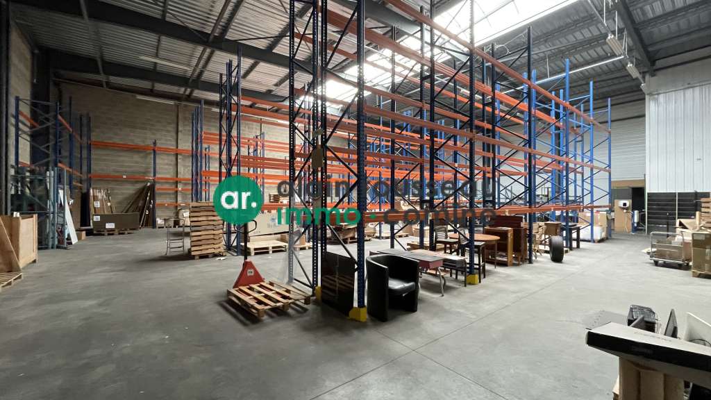 AV 1200m² de bâti sur 1 800m² de terrain à Tiercé