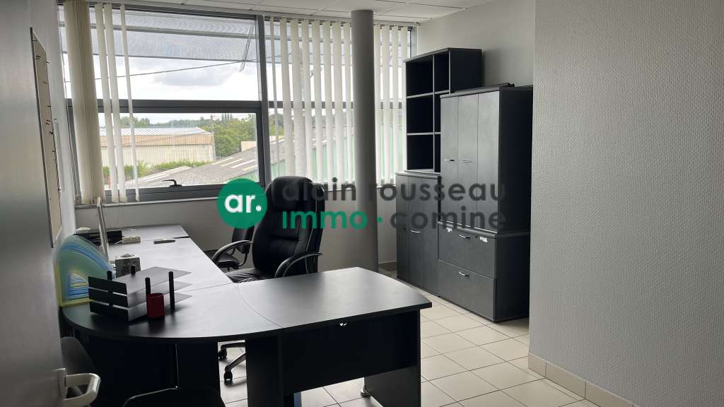AV 1200m² de bâti sur 1 800m² de terrain à Tiercé
