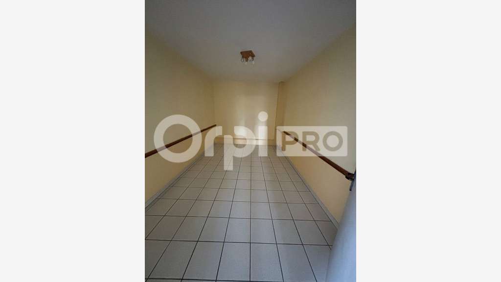 Local professionnel 469m² à vendre à Tincques