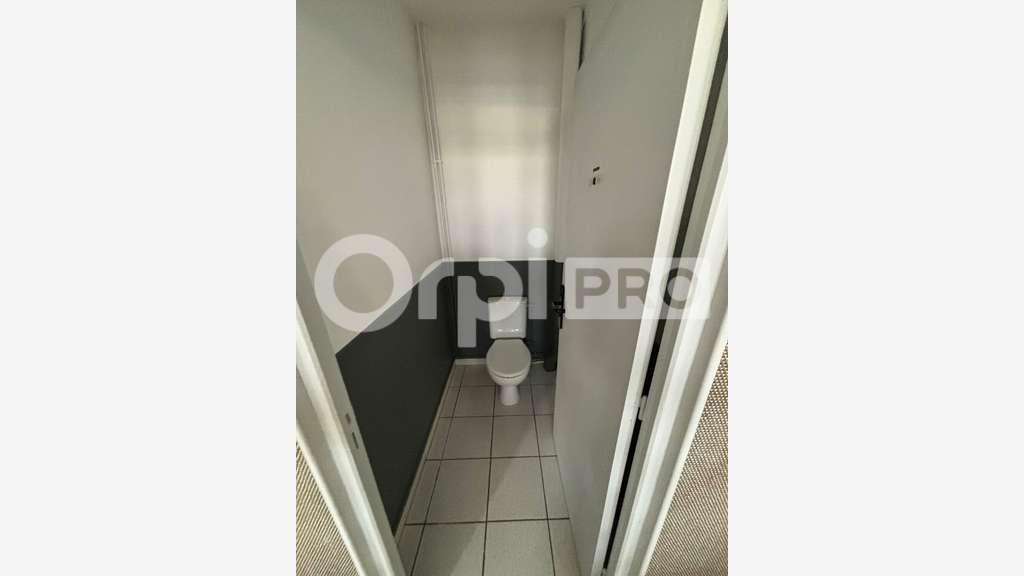 Local professionnel 469m² à vendre à Tincques