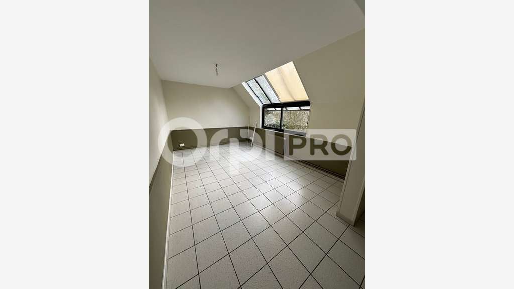 Local professionnel 469m² à vendre à Tincques