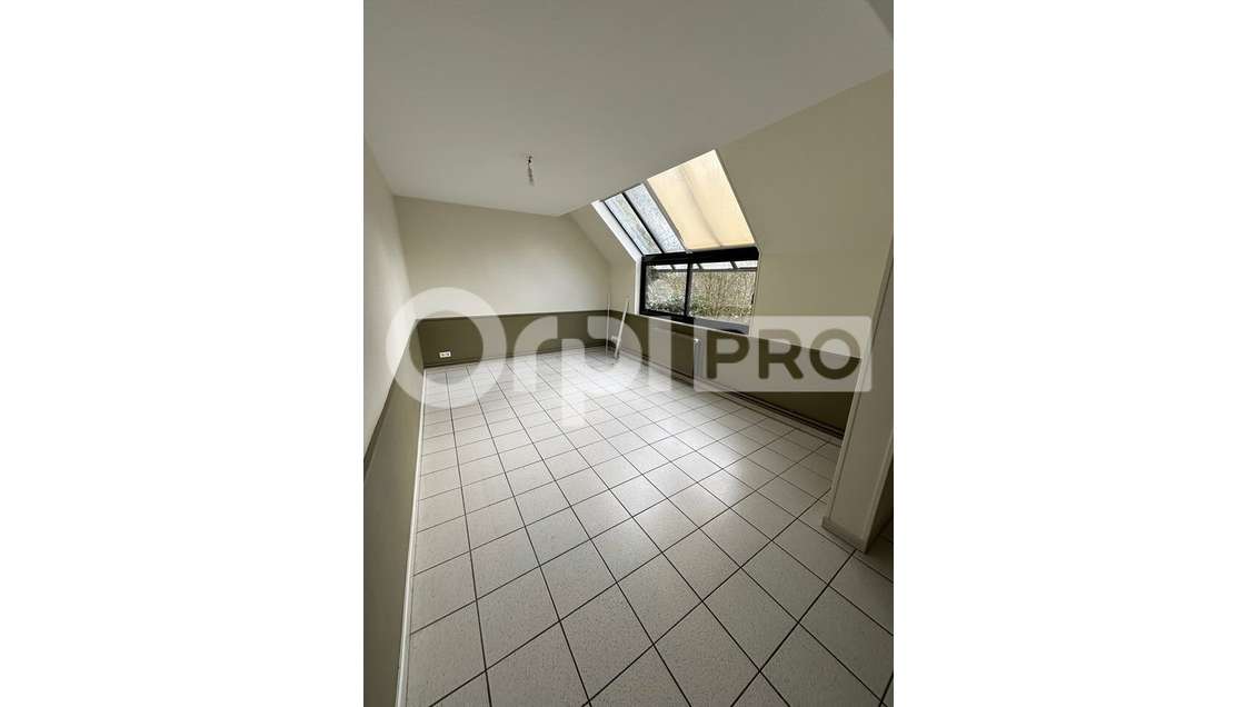 Local professionnel 469m² à vendre à Tincques