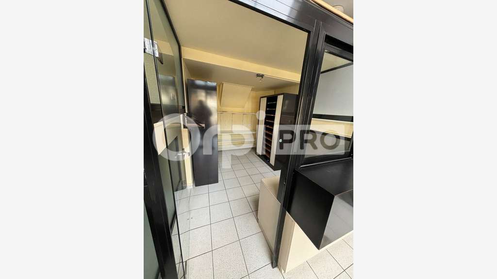 Local professionnel 469m² à vendre à Tincques