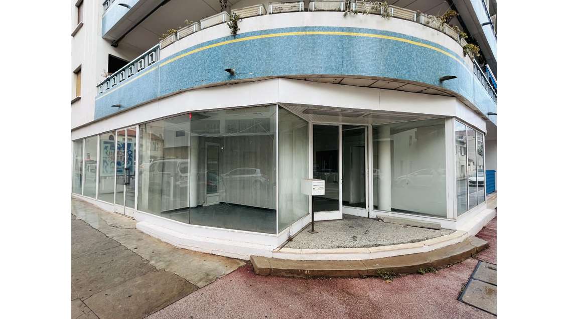 Loue local commercial 84m² Toulon secteur passant