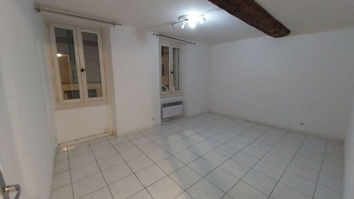 Appartement + murs libres de local commercial + ga