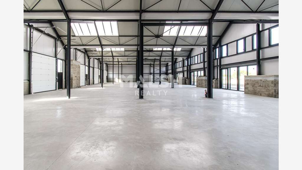 Vente locaux d'activités neufs 3530m² à Toussieu