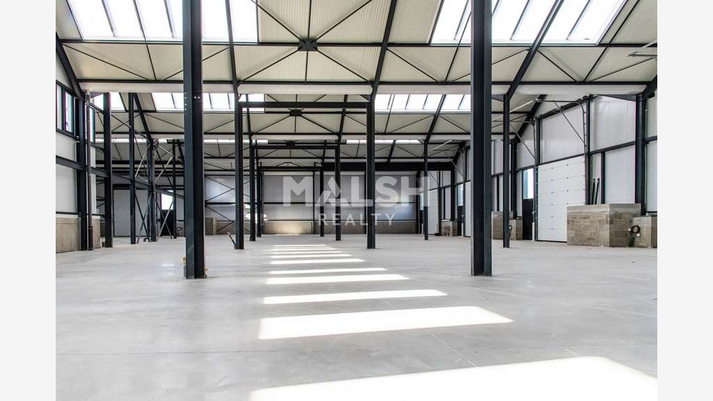 Vente locaux d'activités neufs 3530m² à Toussieu