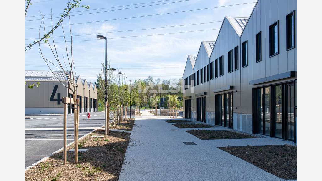 Vente locaux d'activités neufs 3530m² à Toussieu