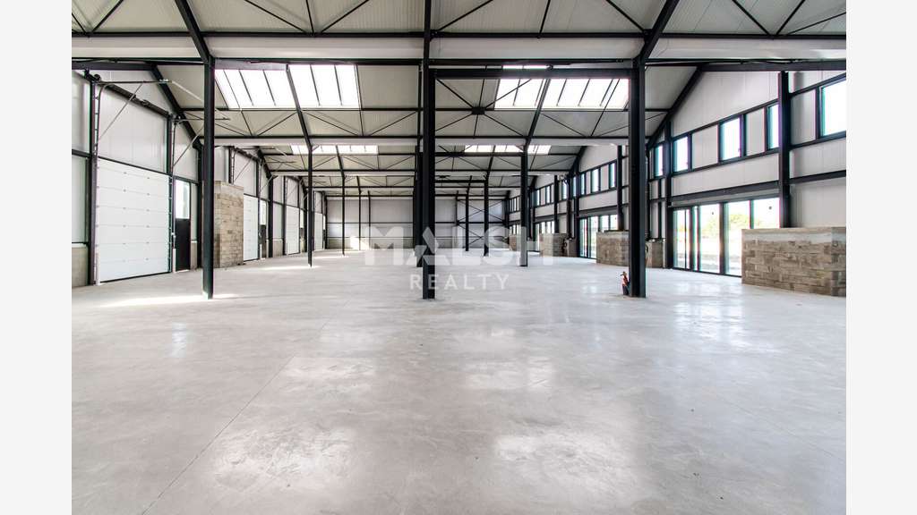 Vente locaux d'activités neufs 3530m² à Toussieu