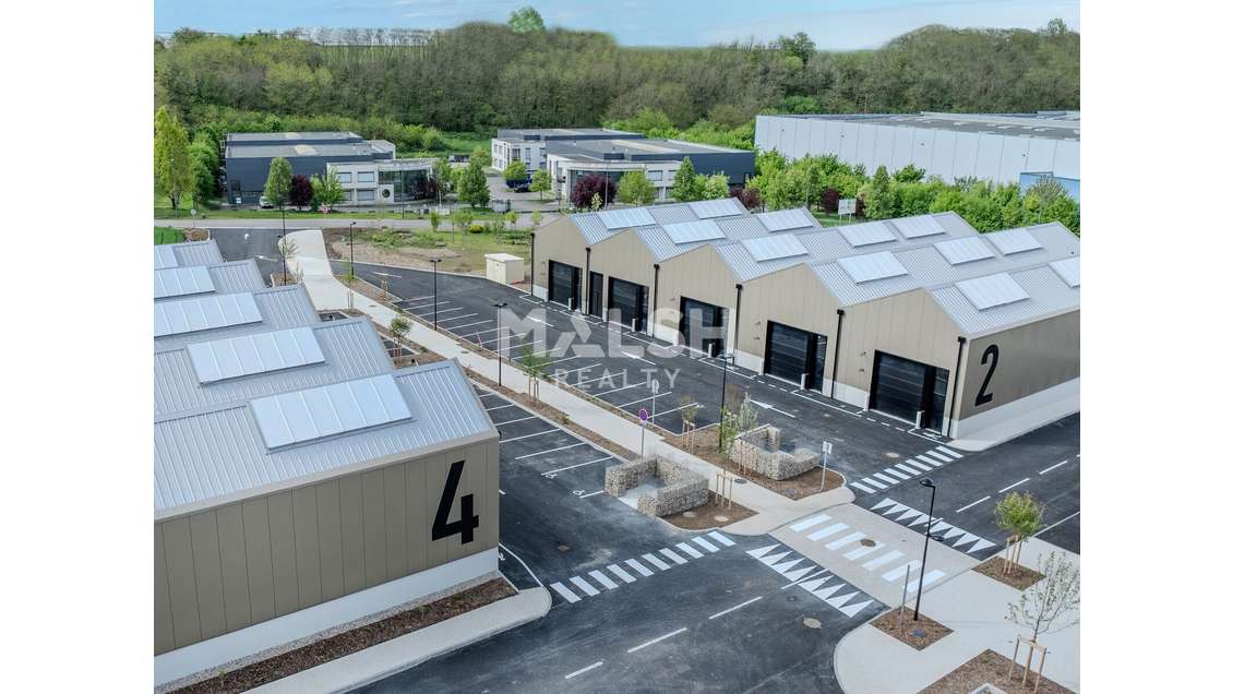 Vente locaux d'activités neufs 3530m² à Toussieu