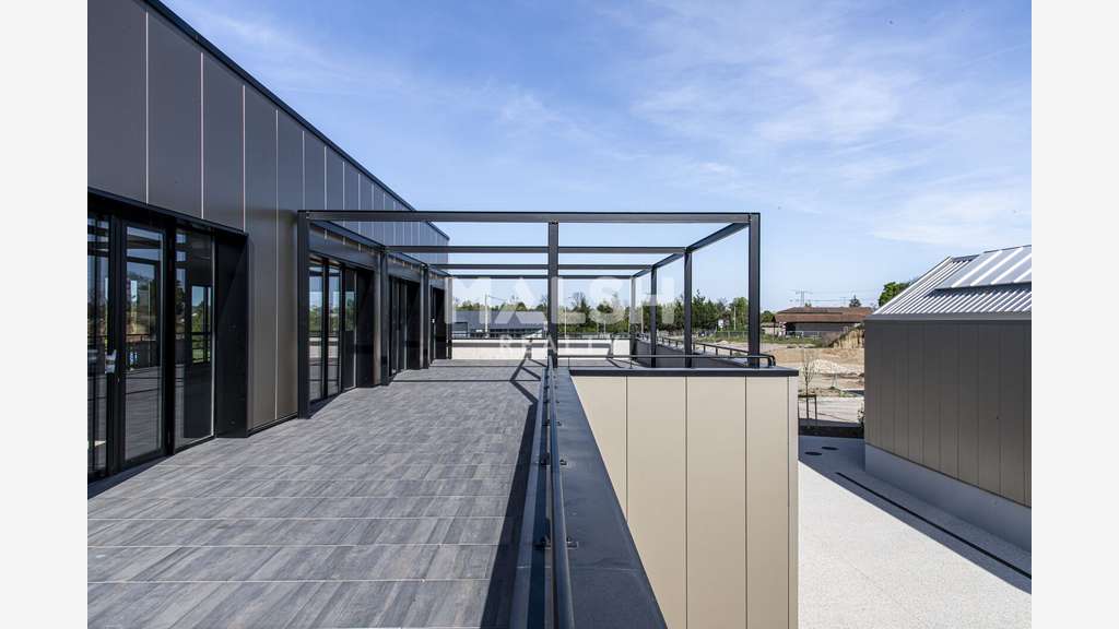 Vente locaux d'activités neufs 3530m² à Toussieu