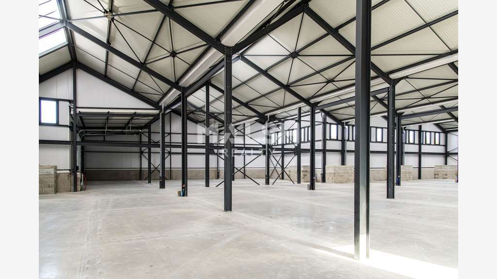 Vente locaux d'activités neufs 3530m² à Toussieu