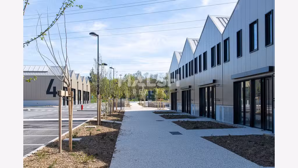 Locaux d'Activités neufs à TOUSSIEU - A VENDRE OU
