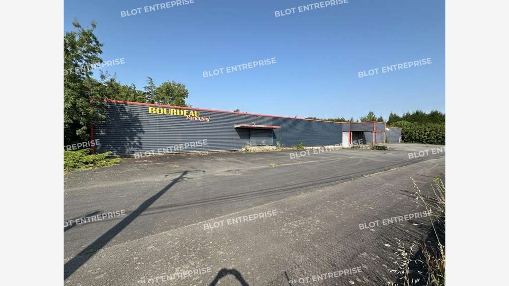 A vendre local activités 2680m² à Treillières