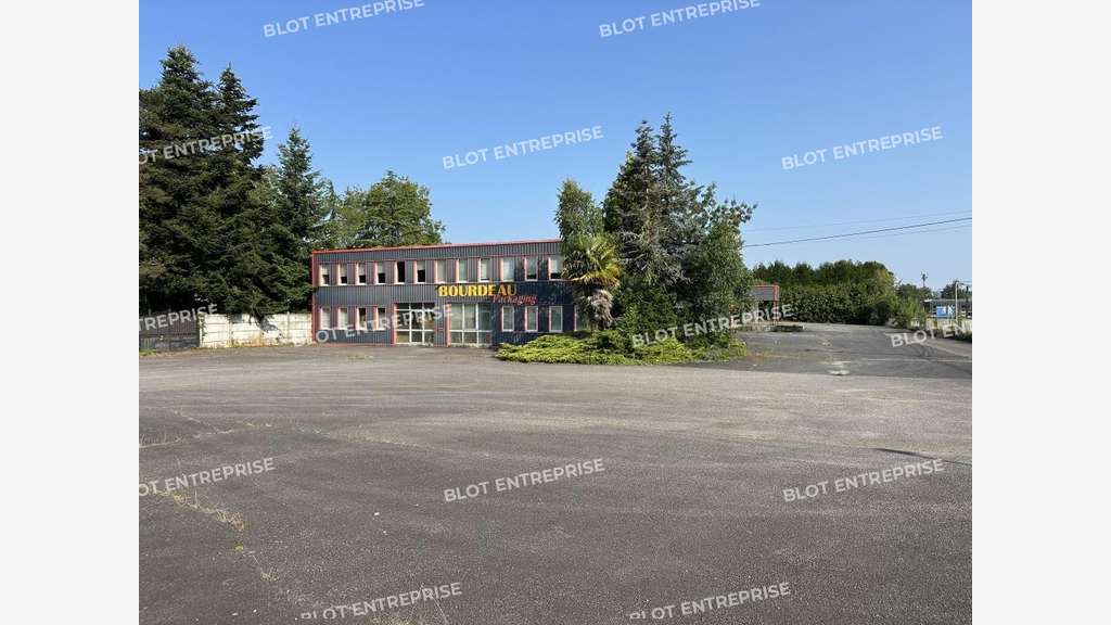 A vendre local activités 2680m² à Treillières