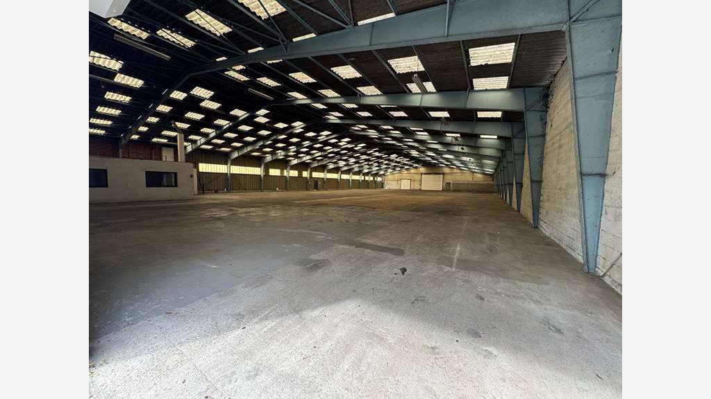 A vendre bâtiment d'activité 2200m² à Treillières