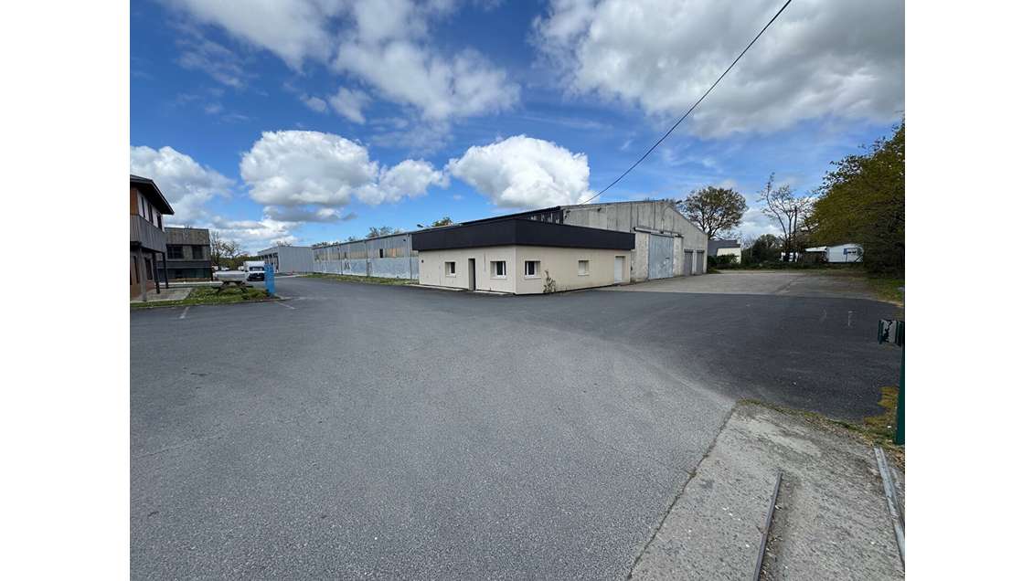 A vendre bâtiment d'activité 2200m² à Treillières