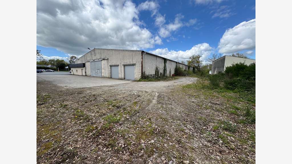 A vendre bâtiment d'activité 2200m² à Treillières