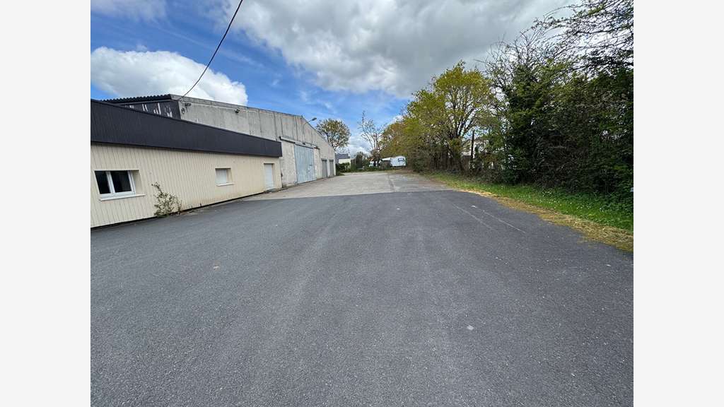 A vendre bâtiment d'activité 2200m² à Treillières
