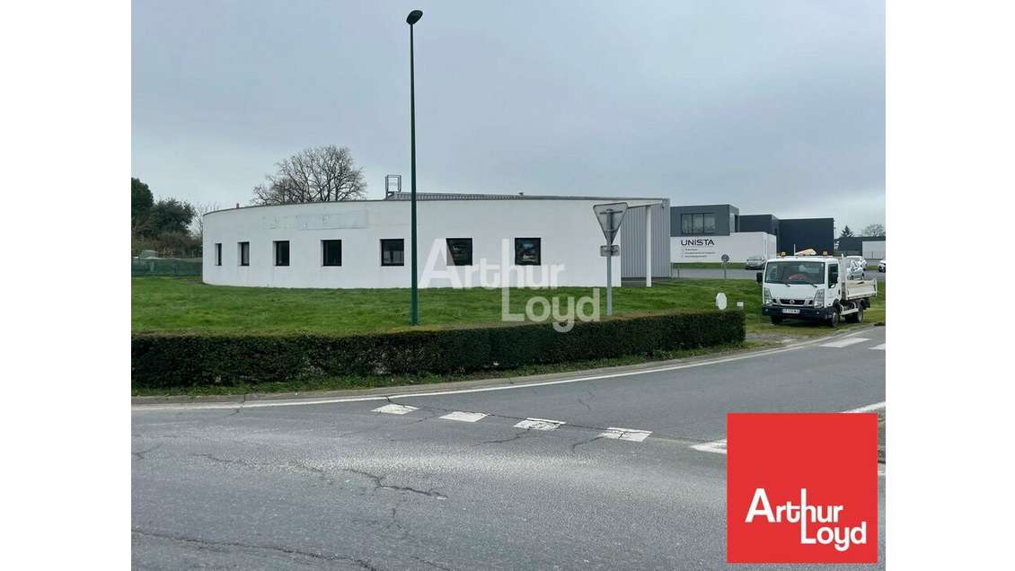 Local d'activité 1000m² à vendre à Treize-Septiers