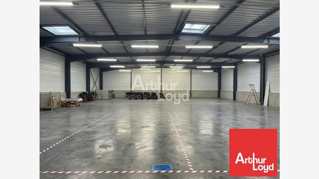 Local d'activité 1000m² à vendre à Treize-Septiers