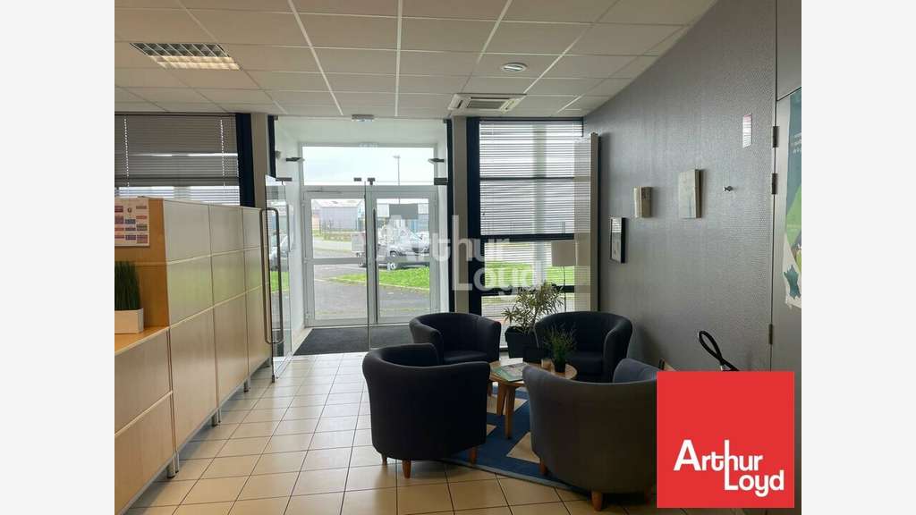 Local d'activité 1000m² à vendre à Treize-Septiers