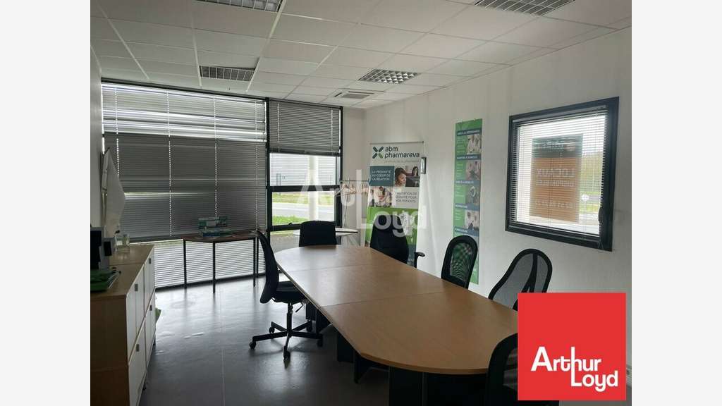 Local d'activité 1000m² à vendre à Treize-Septiers