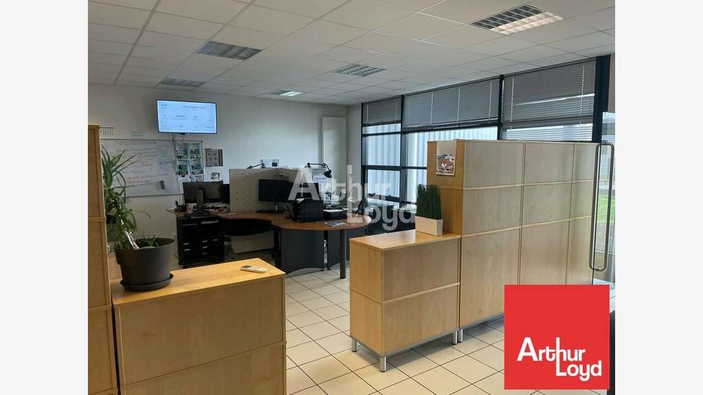 Local d'activité 1000m² à vendre à Treize-Septiers
