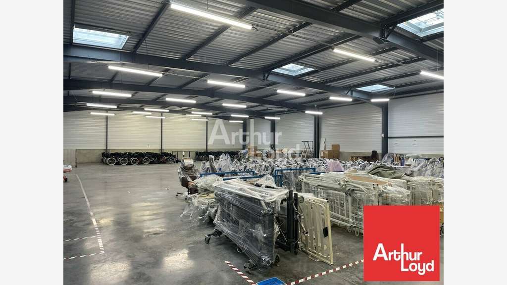 Local d'activité 1000m² à vendre à Treize-Septiers
