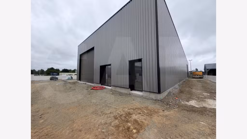 A vendre local d’activité neuf de 482m² à Trémuson