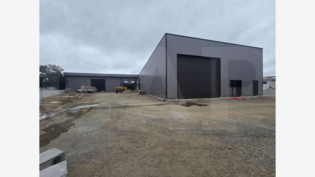 A vendre local d’activité neuf de 482m² à Trémuson