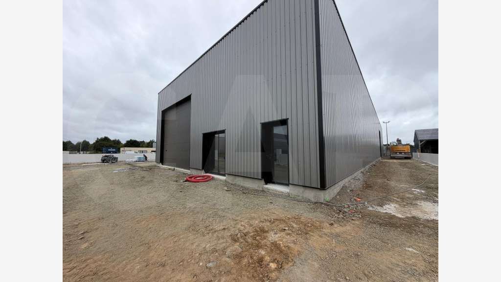 À VENDRE – LOCAL D’ACTIVITÉ NEUF À TRÉMUSON. 355 M
