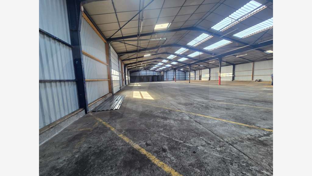 À VENDRE – LOCAL D’ACTIVITÉ À TRÉMUSON. BÂTIMENT D