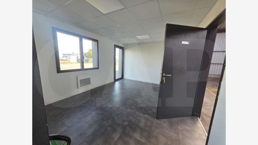 À VENDRE – LOCAL D’ACTIVITÉ À TRÉMUSON. BÂTIMENT D