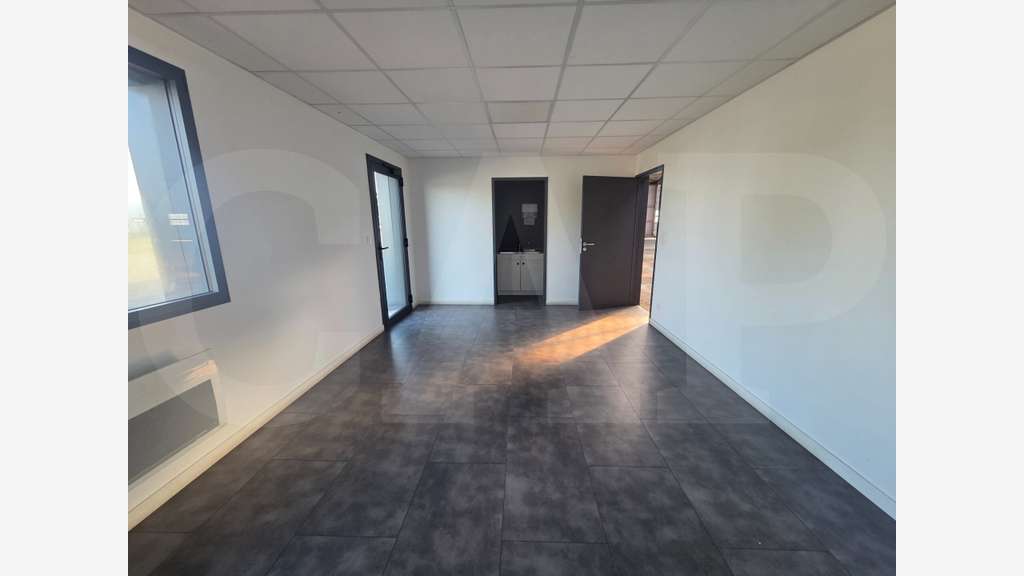 À VENDRE – LOCAL D’ACTIVITÉ À TRÉMUSON. BÂTIMENT D