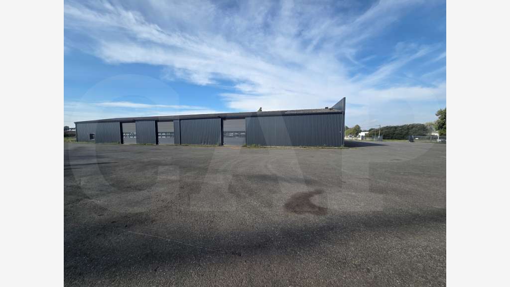 À VENDRE – LOCAL D’ACTIVITÉ À TRÉMUSON. BÂTIMENT D