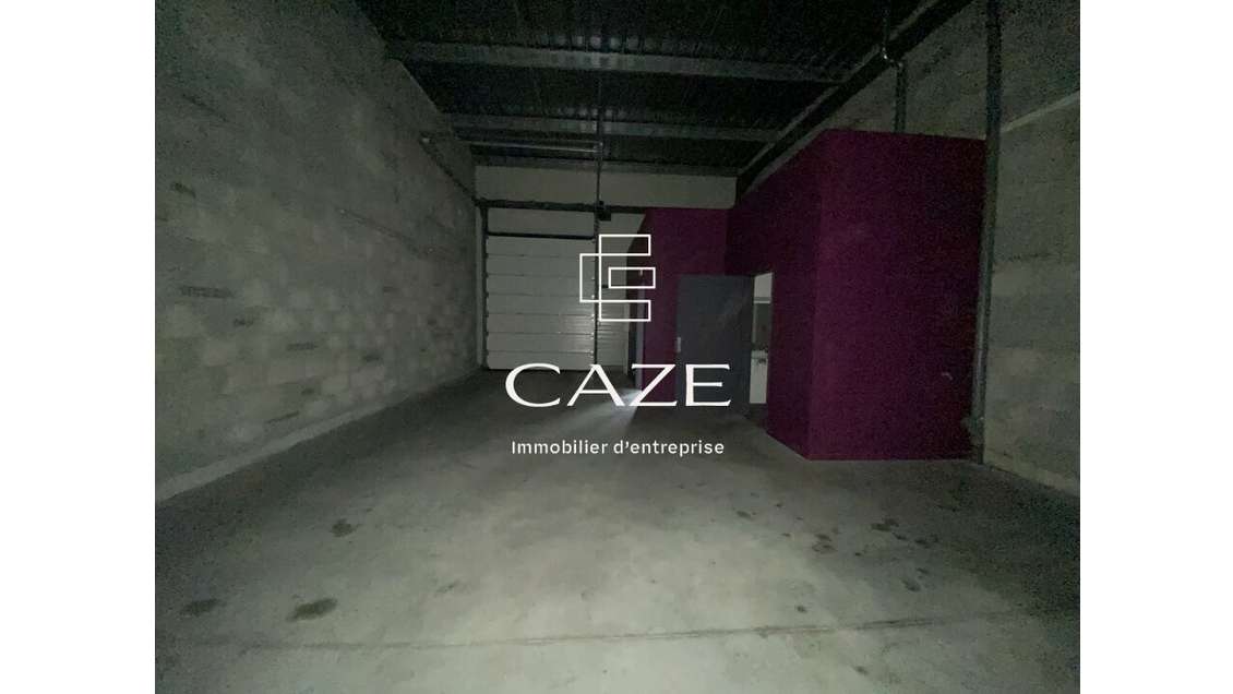 AV cellule d'activité 120m² à Tresses sortie 24 
