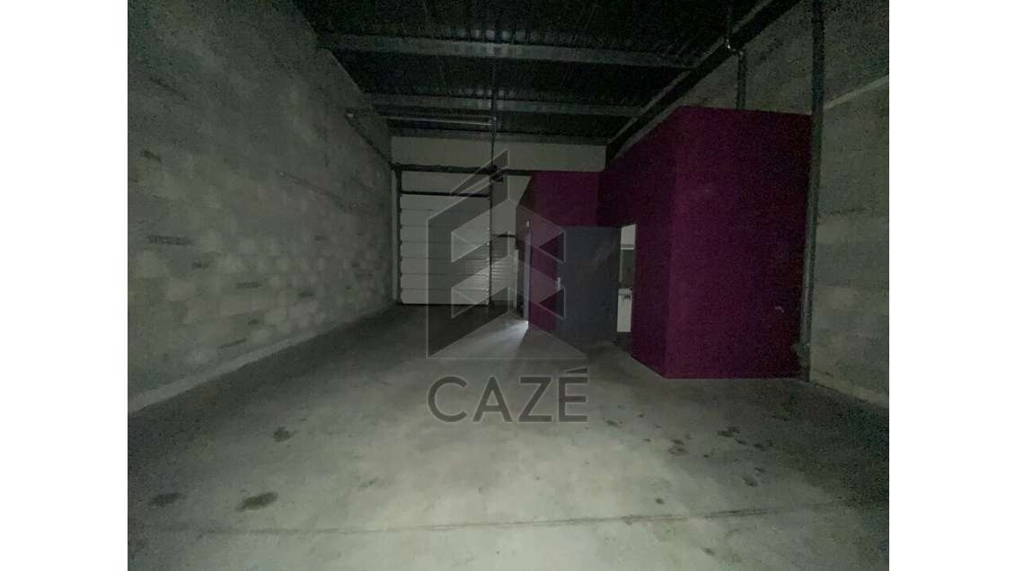 AV cellule d'activité 120m² à Tresses sortie 24 