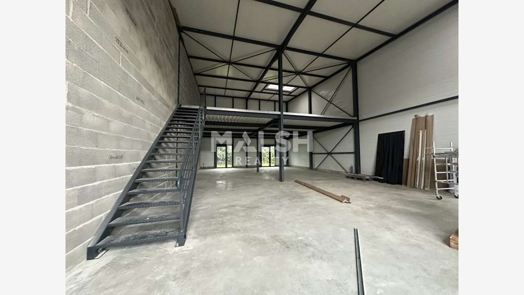 Local d'activités neuf 760m² à vendre à Trévoux