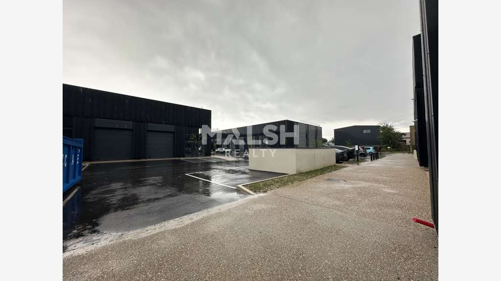 Local d'activités neuf 760m² à vendre à Trévoux