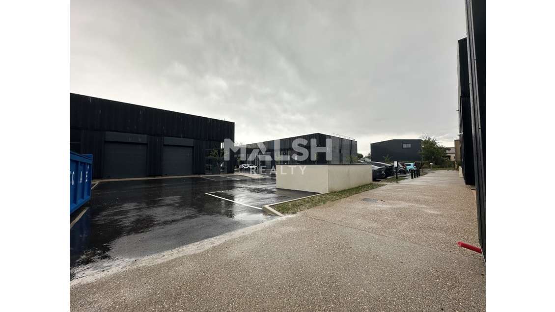 Local d'activités neuf 760m² à vendre à Trévoux