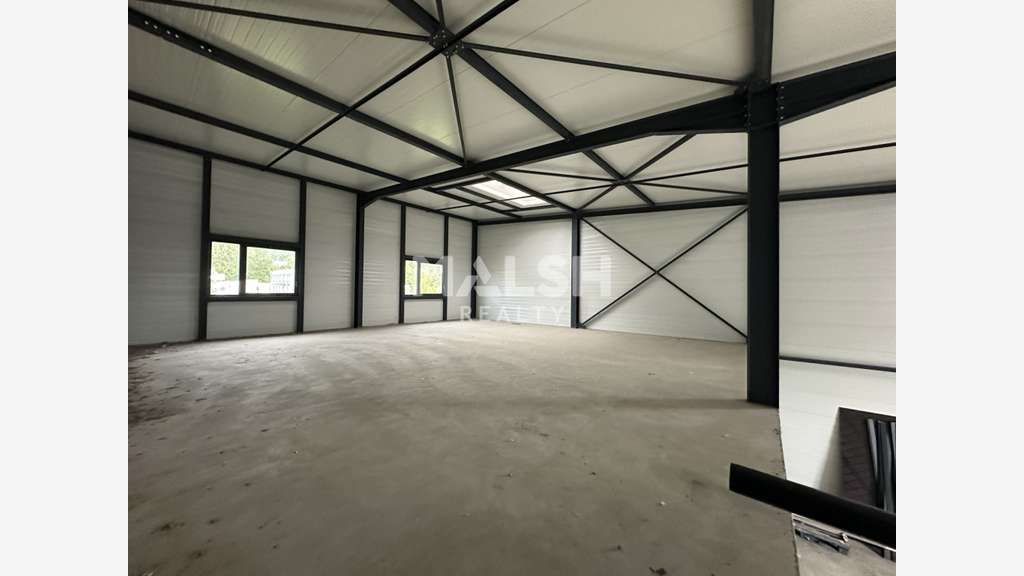 Local d'activités neuf 760m² à vendre à Trévoux