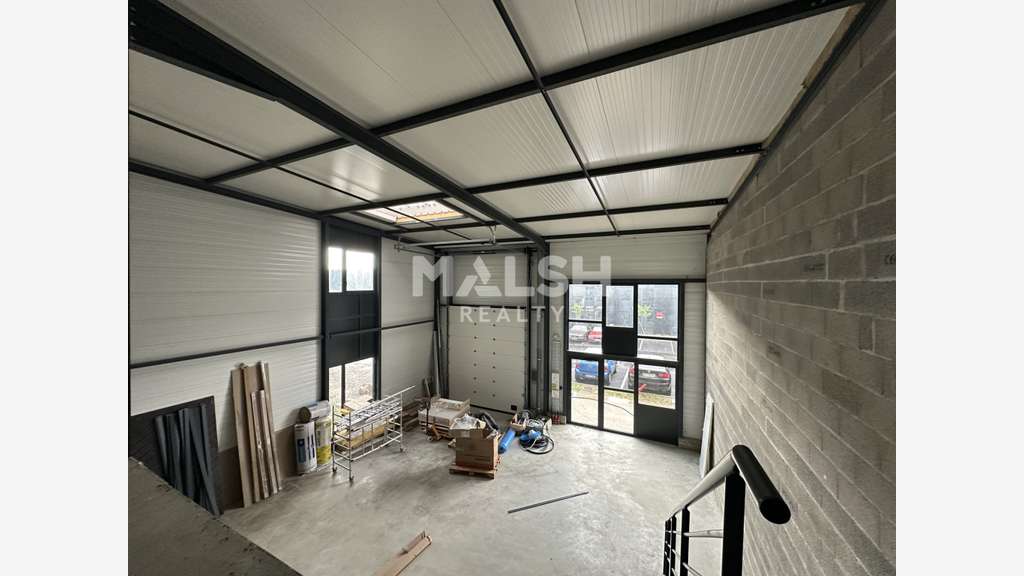 Local d'activités neuf 760m² à vendre à Trévoux
