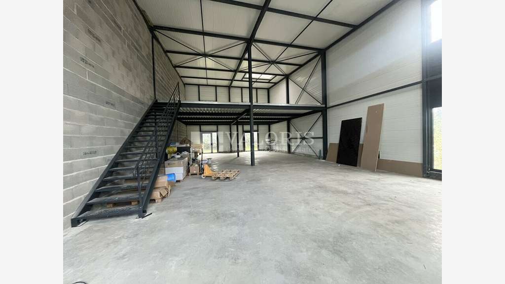 Cellules de 226m² à 280m² à vendre à Trévoux